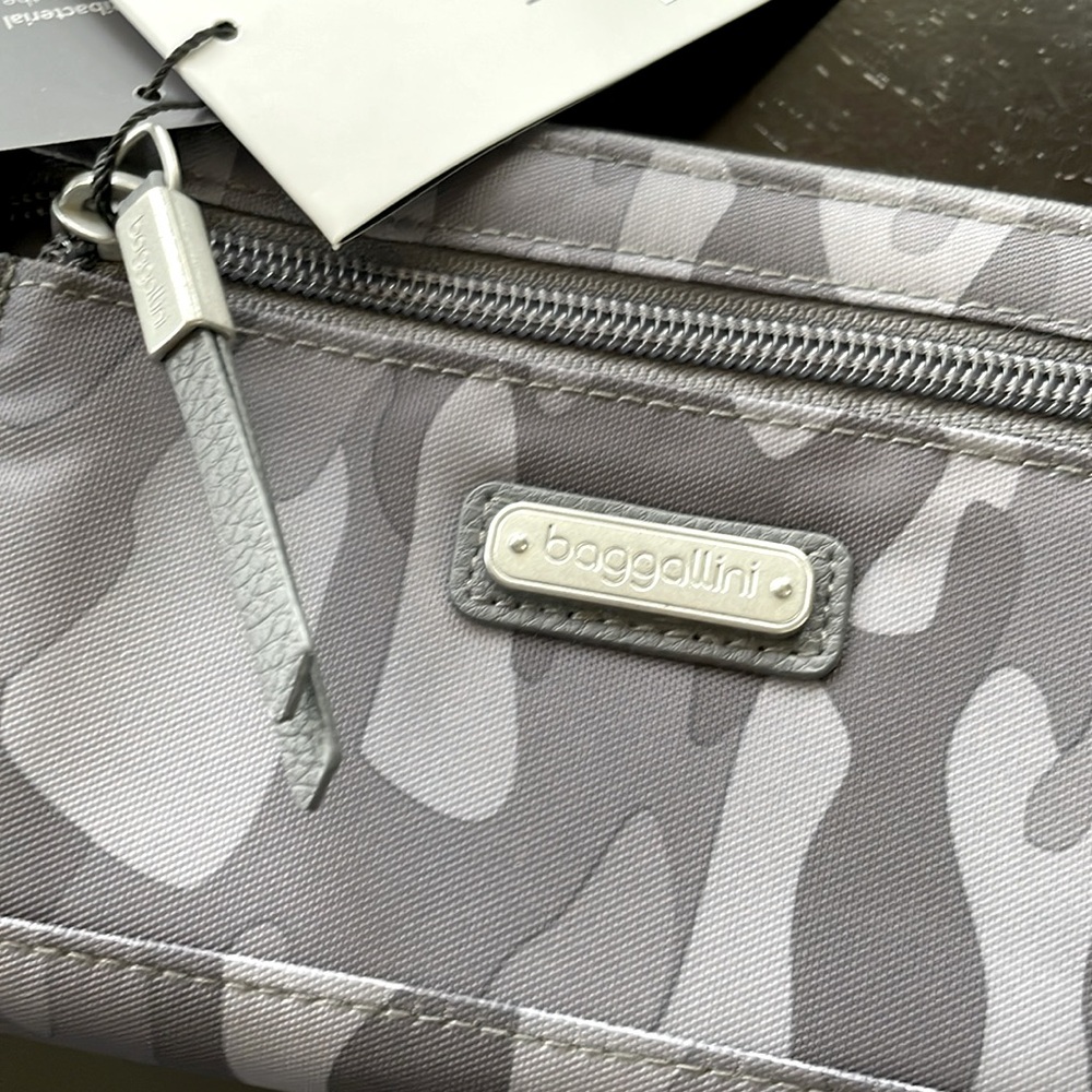 Baggallini wallet